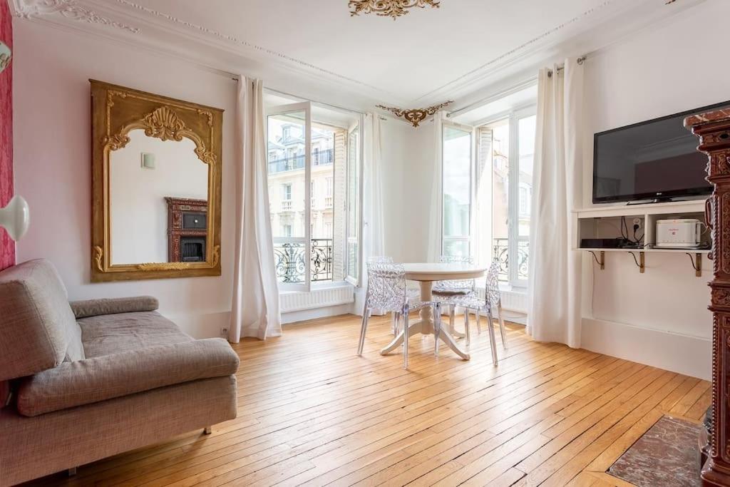 Ferienwohnung Le Marais, Fantastic View On Archives Nationales Paris Exterior foto